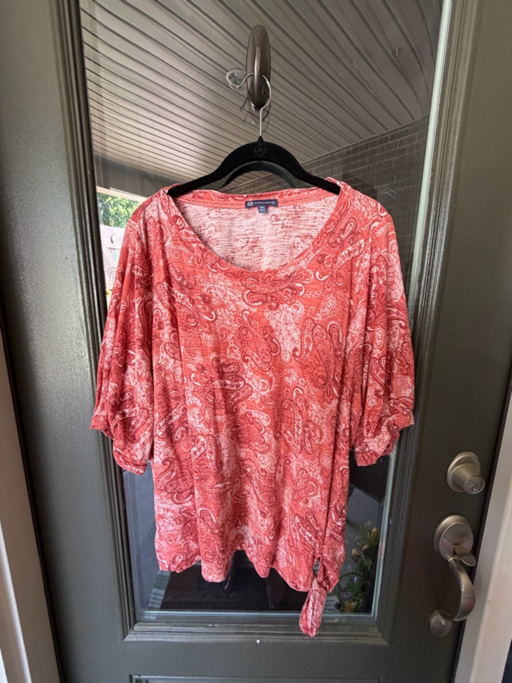 Democracy Women’s Plus Coral Paisley Short Sleeve Tie-Waist Scoop-Neck Top